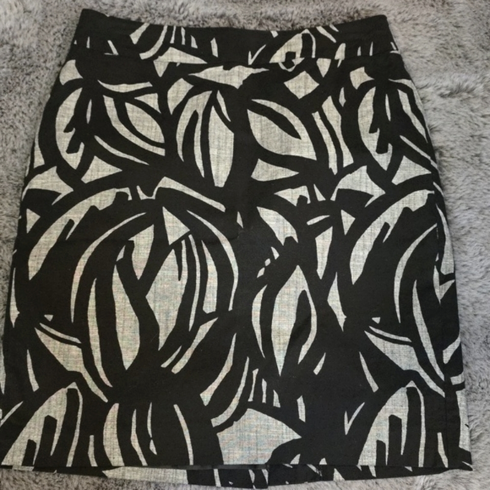 Ann Taylor Pencil black Grey Pattern skirt Size 4P